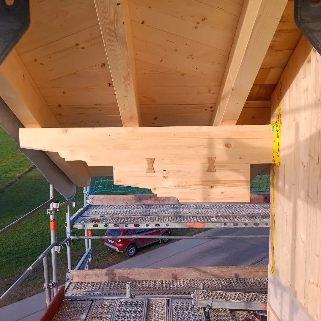 Detailaufnahme einer Holzverbindung — Einblick in unsere Arbeit